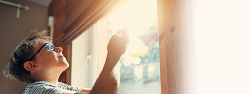 Як доглядати за тканинними ролетами: прості лайфхаки для чистоти та довговічності